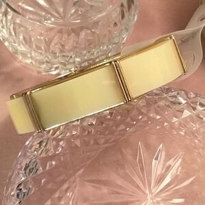 NWT
Tamina by Stella Brand Ivory and Goldtone Stretch Bracelet